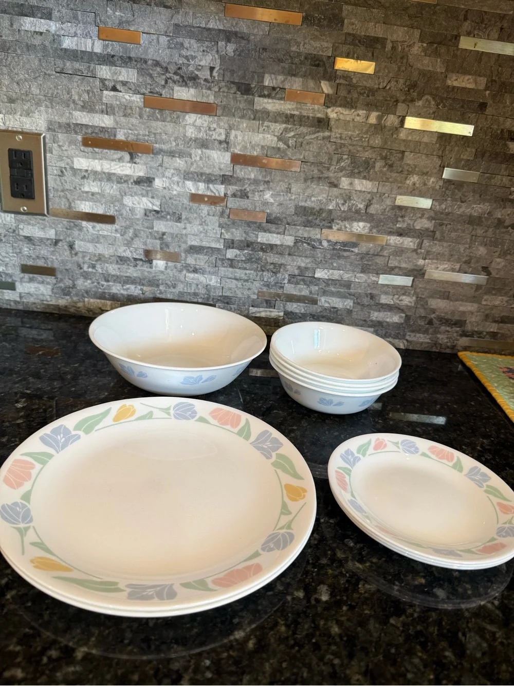 Vintage Cottage Core Friendship Corelle 10 Piece Dinnerware Set